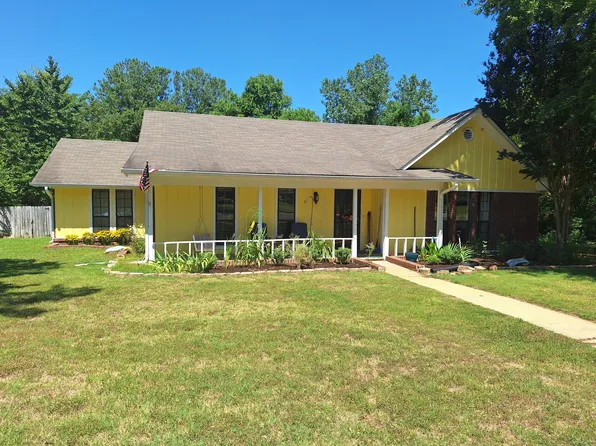 2100 Bob White Dr, Tupelo, MS 38801