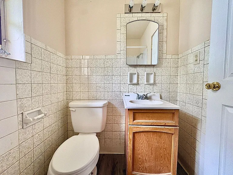 2530 Pleasant St — Photo 9
