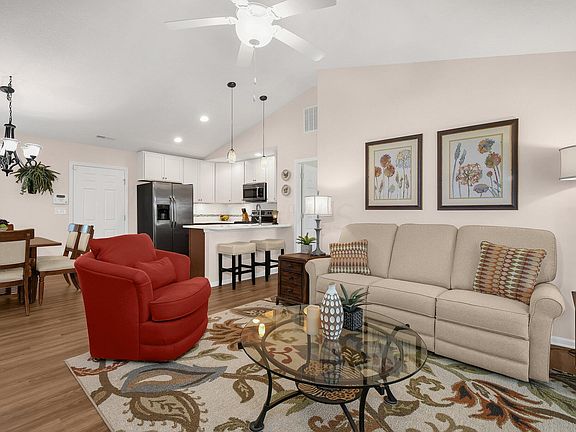 5th image of 628 Monticello Ct