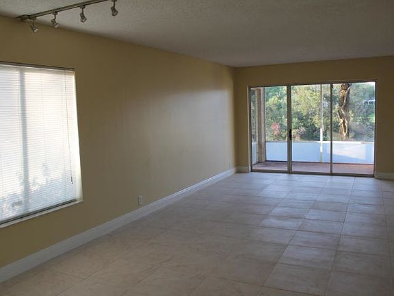 4th image of 1160 The Pointe Dr