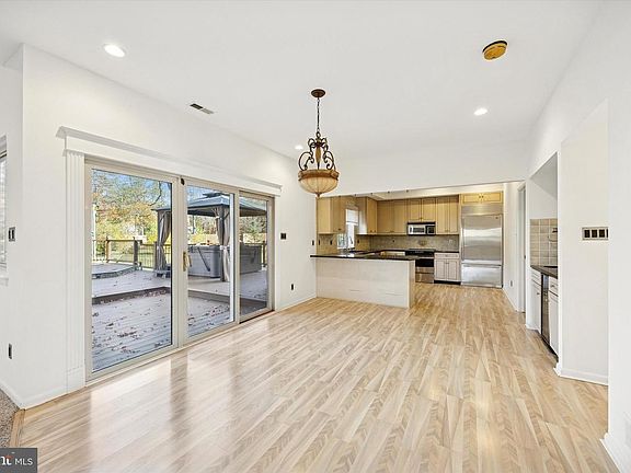 4th image of 4 Fairhaven Ct