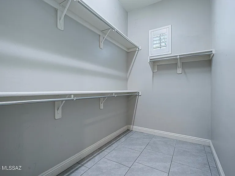 2447 N Wychwood Ct — Photo 33