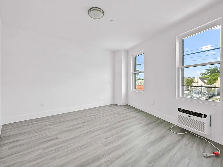 1278 E 222nd St #3 — Photo 7