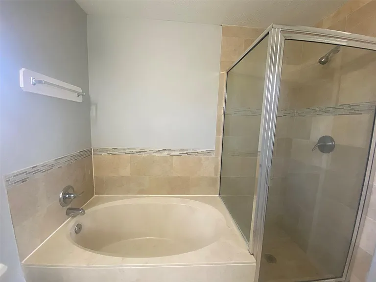 14007 Oleoke Ln — Photo 12