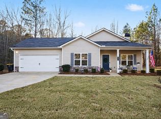 635 Pinewood Dr, Gay, GA 30218