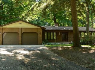 11728 Long Lake Dr NW, Sparta, MI 49345