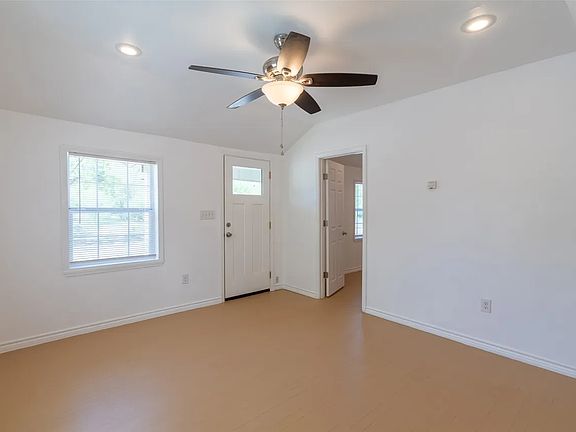 5th image of 925 S 12th St