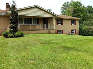 17 Jefferson Dr, Sterling, VA 20165