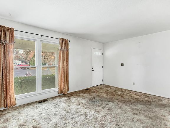 5th image of 1838 Fernbrook Ln