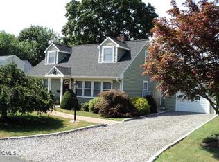 205 Seaver Cir, Bridgeport, CT 06606