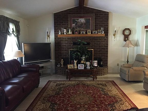 4th image of 209 Julia Ann Dr