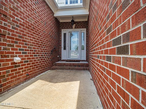 3rd image of 200 Kingston Cir