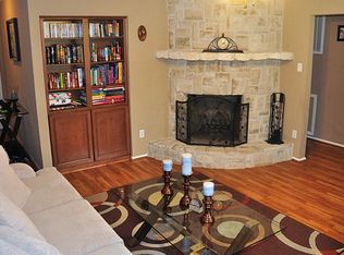807 E Stadium Ct, Friendswood, TX 77546