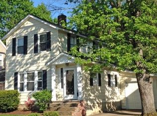 98 Elm Ct, Chagrin Falls, OH