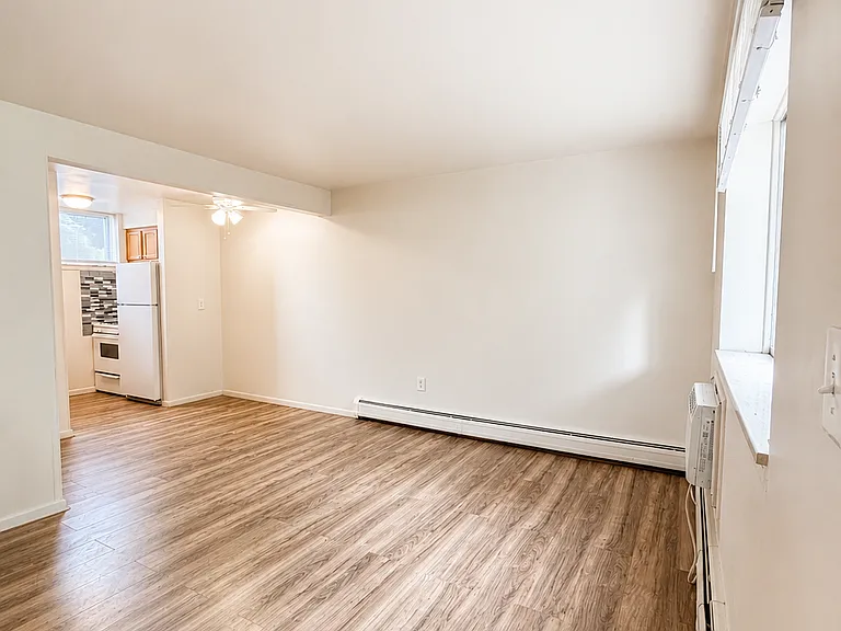 150 Huronview Ct — Photo 2