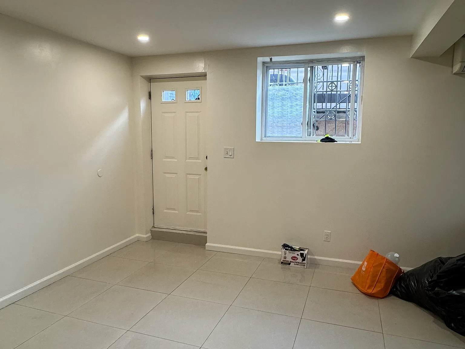 3 bed, 1100 sqft, $2,800 — Photo 3
