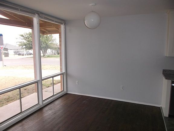 3rd image of 1908 N Benton St