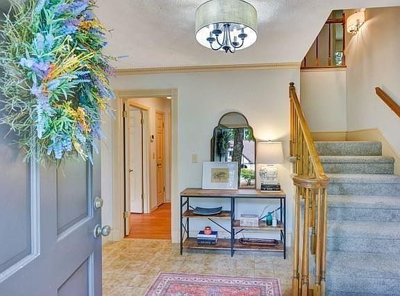 4th image of 2853 Northbrook Dr