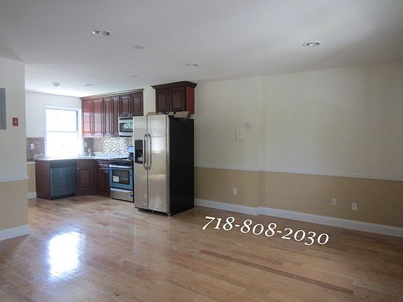 3rd image of 18429 N Conduit Ave