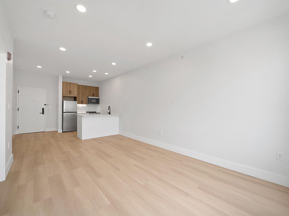 5th image of 316 Forrest St #601
