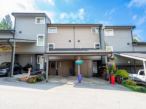 3rd image of 250 Balmoral Pl