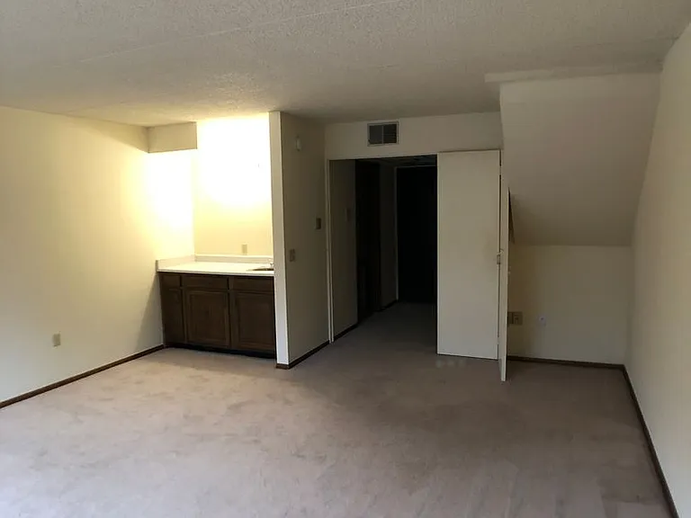 Wingra West Apartments — Photo 32