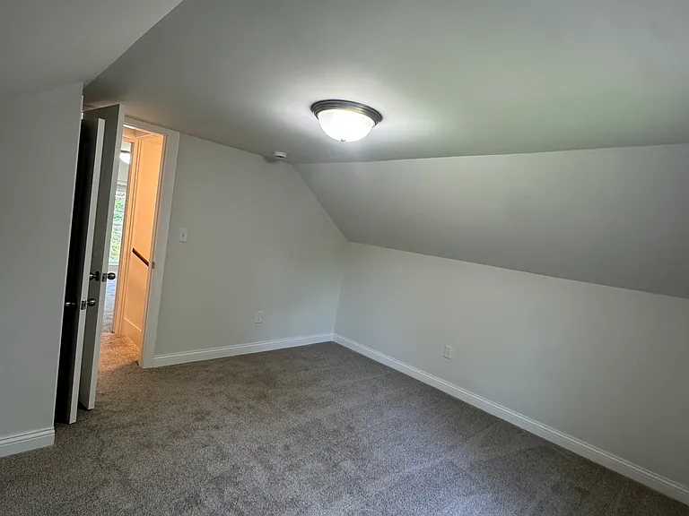 557 West St — Photo 33