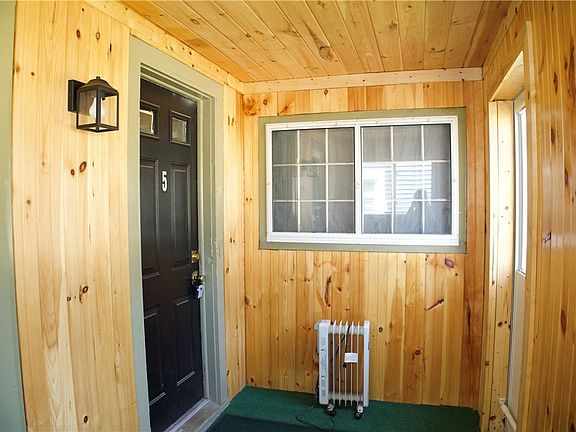3rd image of 5 Lyon St