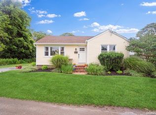 35 Cedar Grove Ct, Patchogue, NY 11772