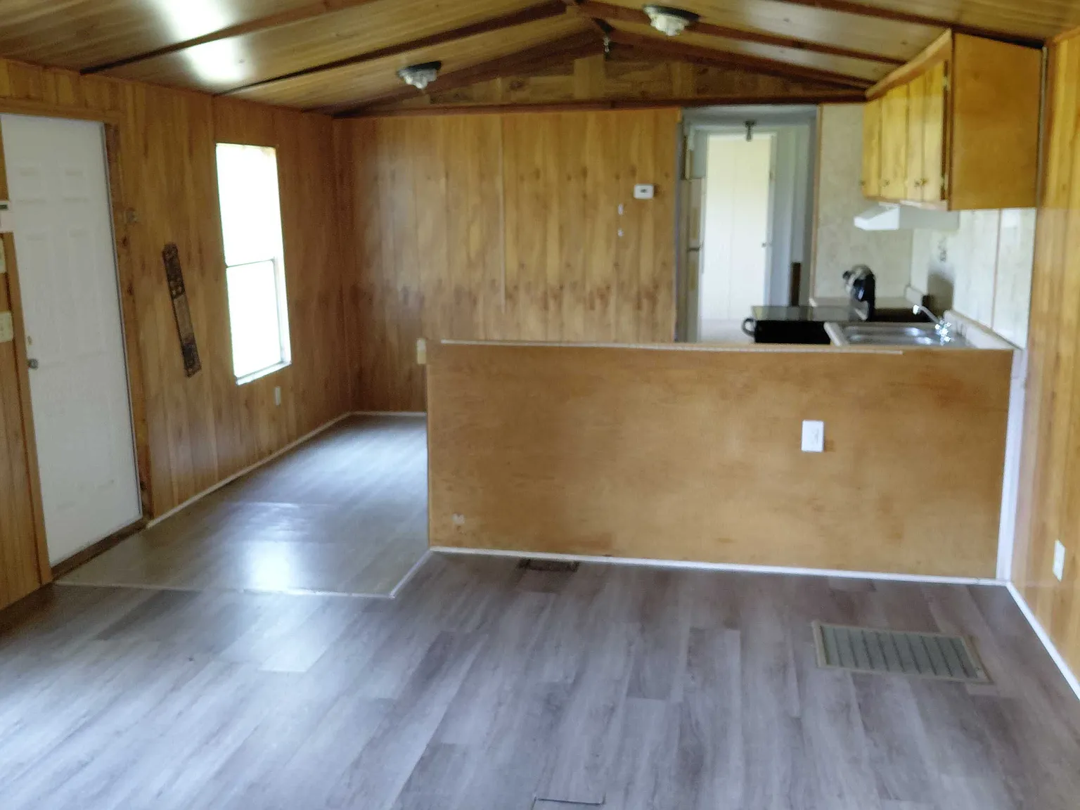 3 bed, 1.5 bath, $699 — Photo 3