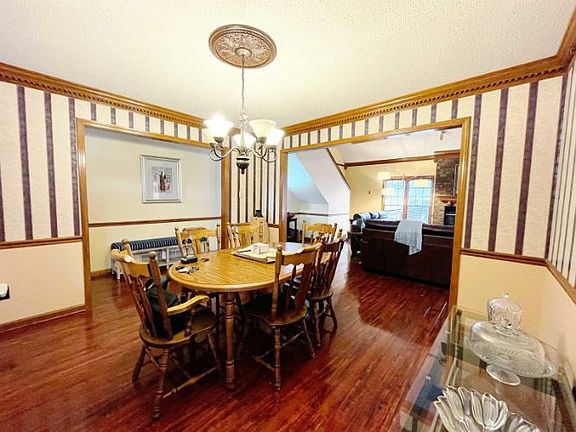 3rd image of 2043 Kings Cross Ln