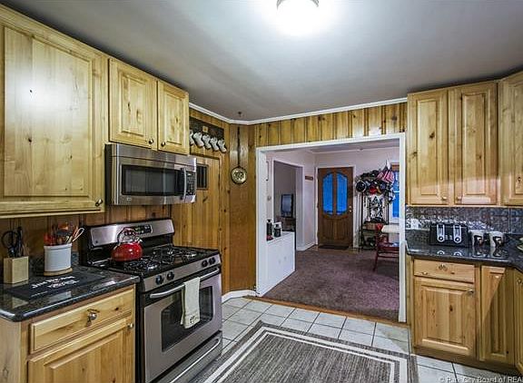 3rd image of 1162 Woodside Ave
