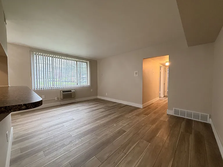 Huntington Green Apartments — Photo 7
