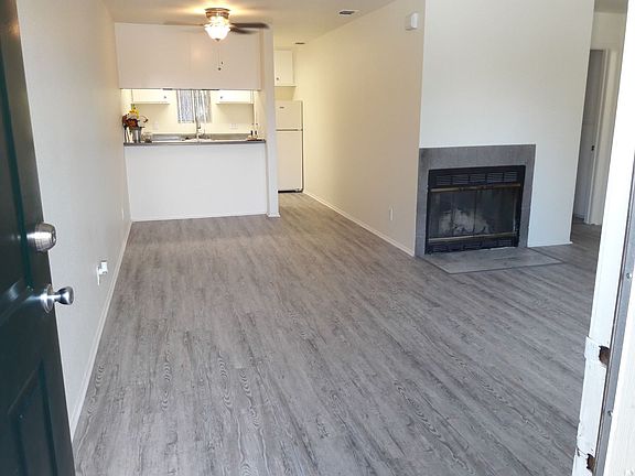 3rd image of 4731 Whitney Ave #28