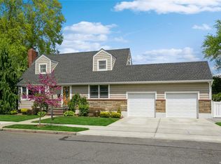 1 Miller Ave, Floral Park, NY 11001