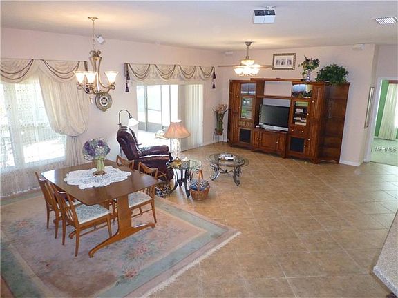 3rd image of 100 Oak Leaf Dr