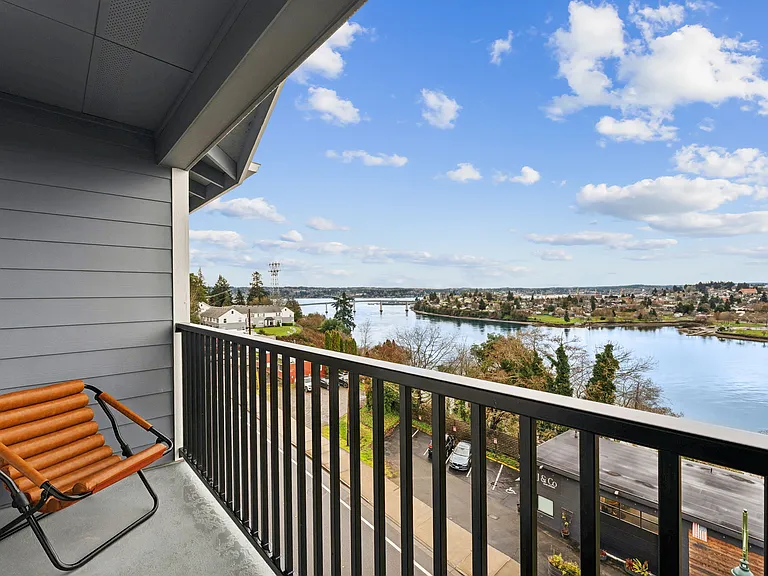 The Landing at Harbor Pointe — Photo 6