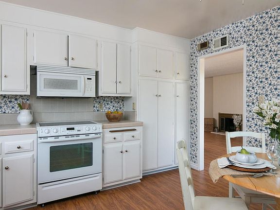 226 E Bay Blvd-MLS_Size-009-22-Kitchen-1