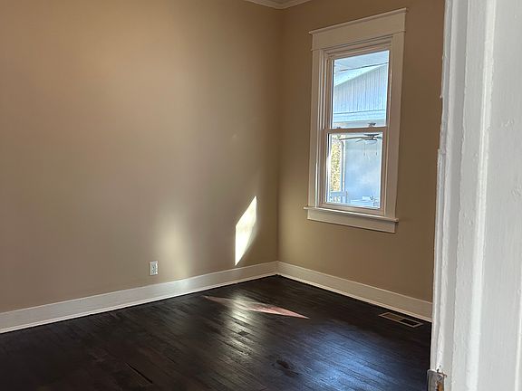 5th image of 3307 4th Ave