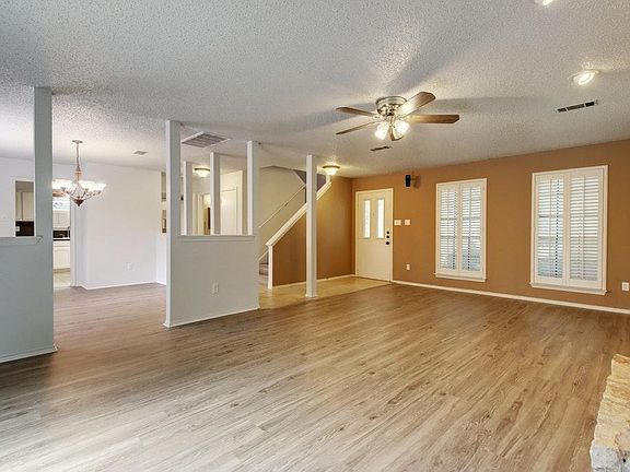 5th image of 12214 Antoinette Pl