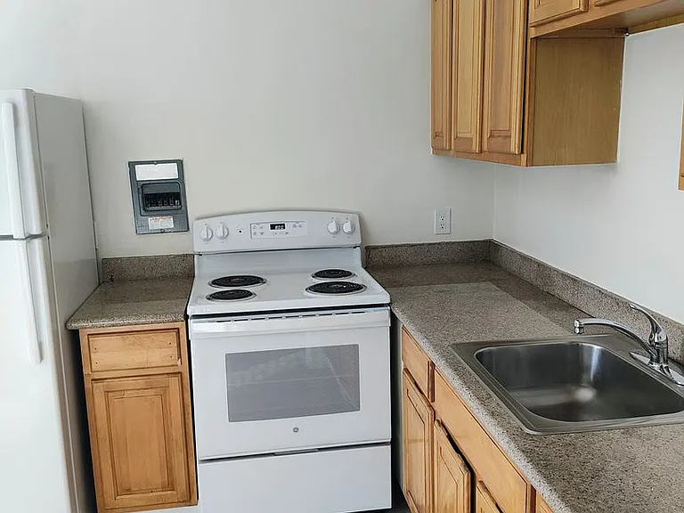 1715 High Street — Photo 5