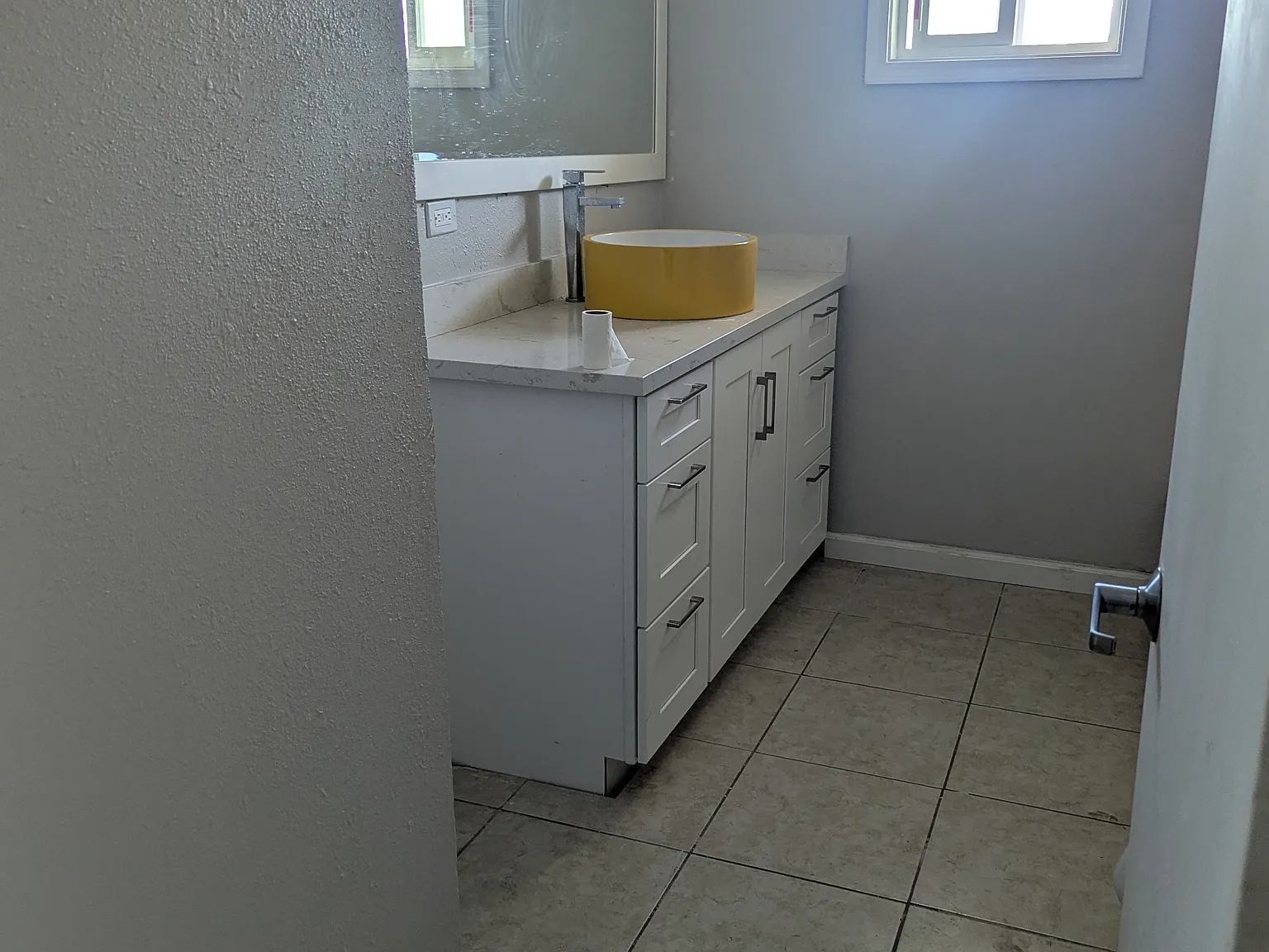 2 bed, 915 sqft, $3,200 — Photo 1