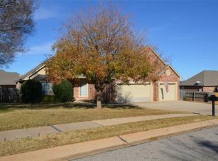 517 Ash Grove Cir, Edmond, OK 73003