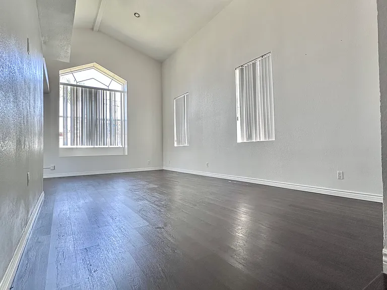 10031 Adoree St — Photo 5