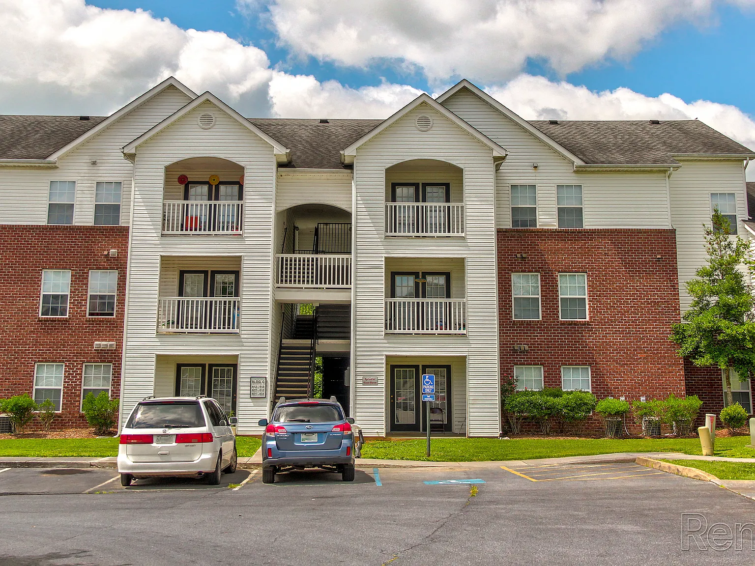 Plymouth Ridge Apartments — Photo 3