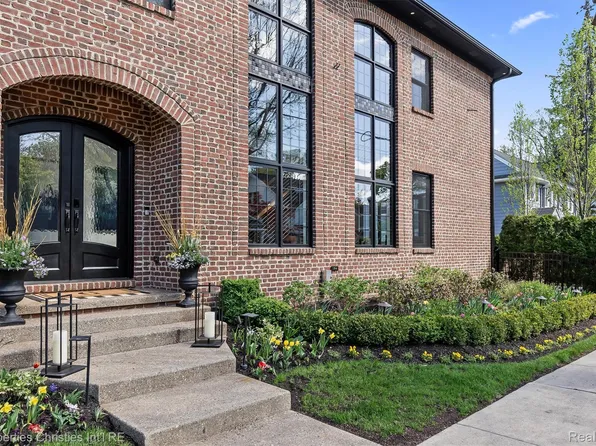 850 Greenwood St, Birmingham, MI 48009