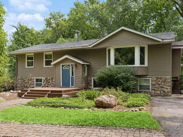 3260 Snelling Ave N, Arden Hills, MN 55112