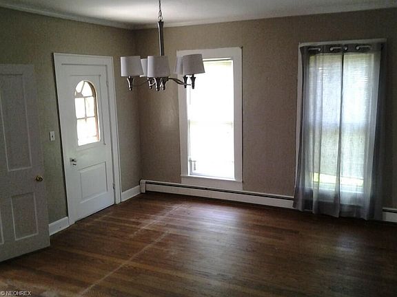 2nd image of 137 N Market St