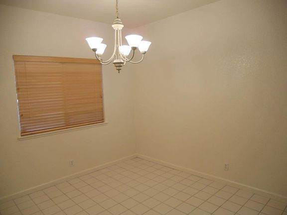 5th image of 216 Blagdon Ct