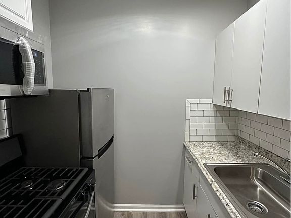 2nd image of 4237 N Kenmore Ave #1